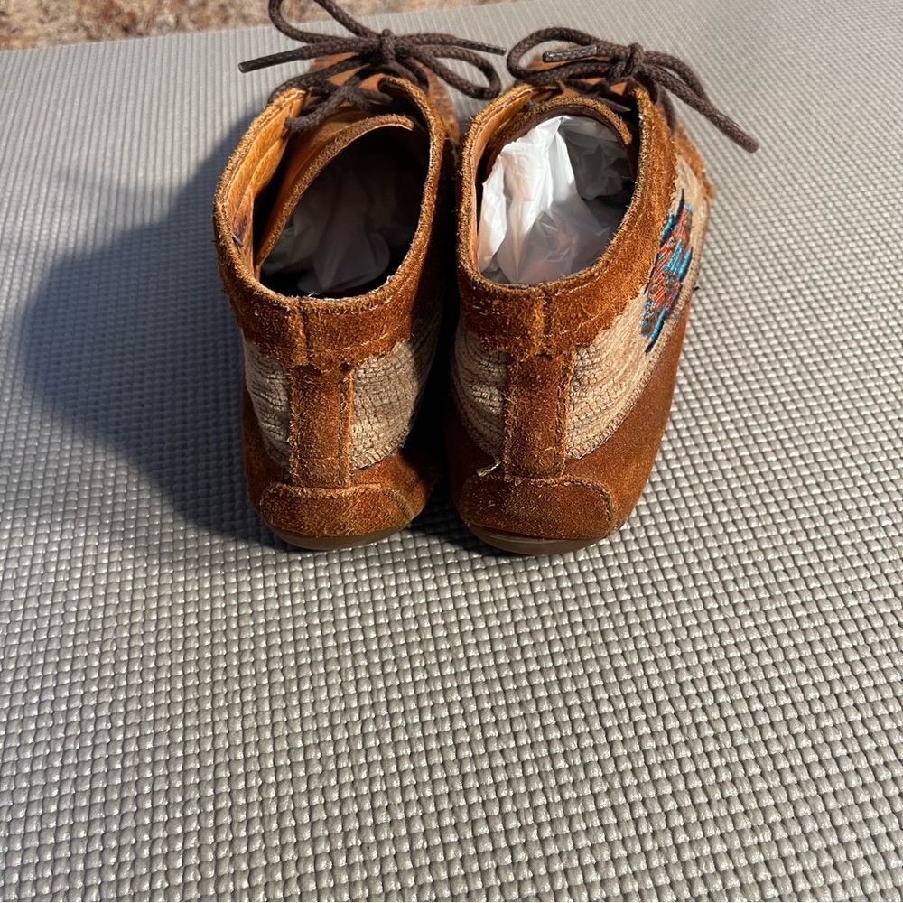 Minnetonka Lace Up Ankle Moccasins Aztec Design - Picture 7 of 10